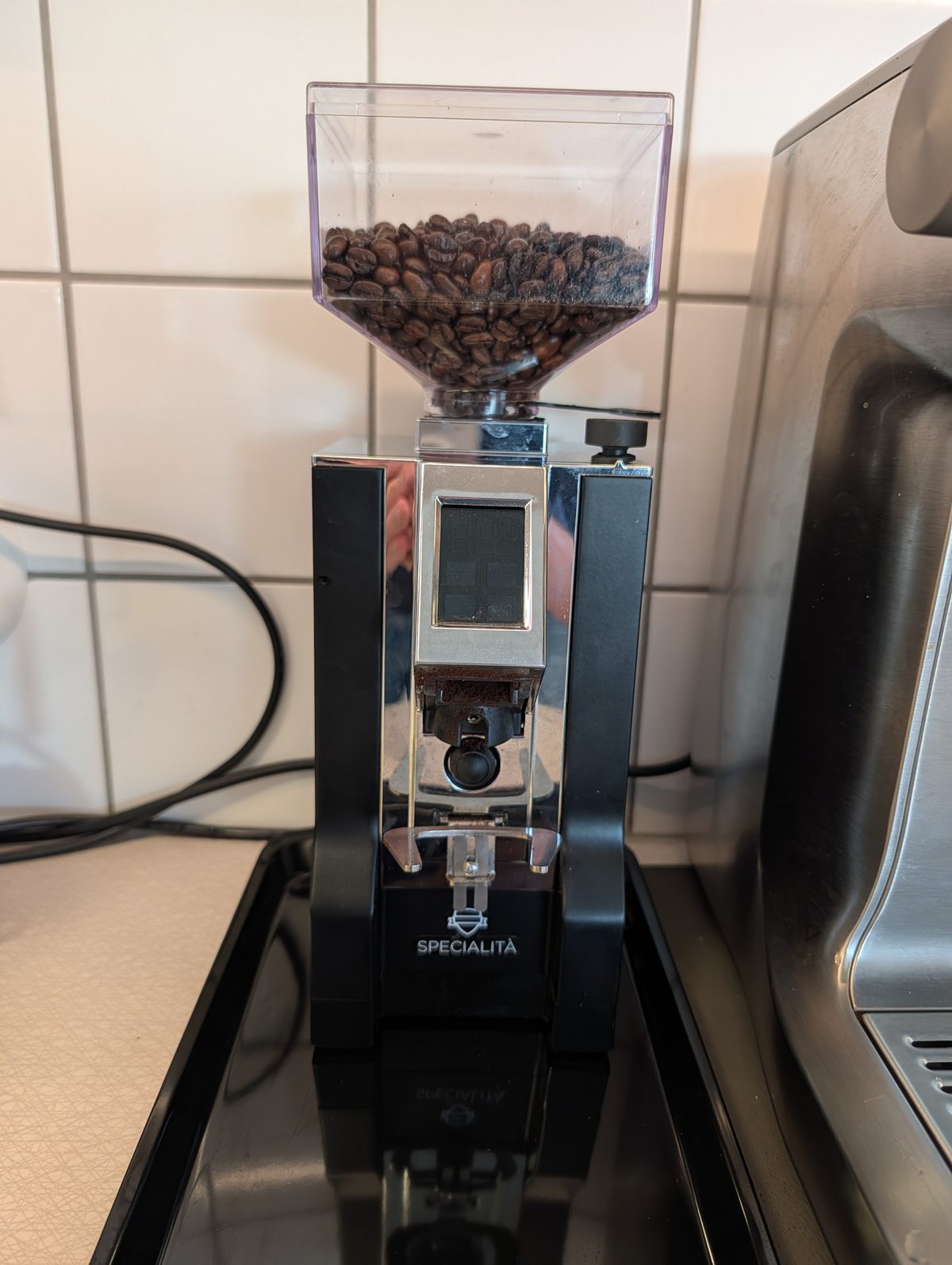 Eureka Mignon Specialità espresso grinder in black on a kitchen counter