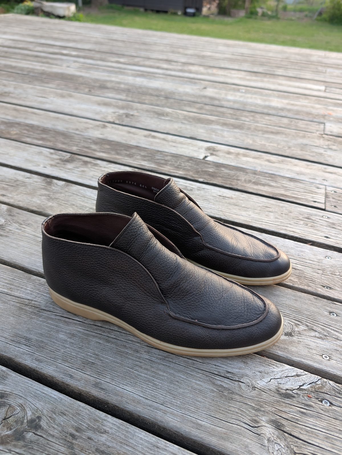 Yanko Travelers derby shoes in tan leather with cream rubber sole, worn on cobblestones